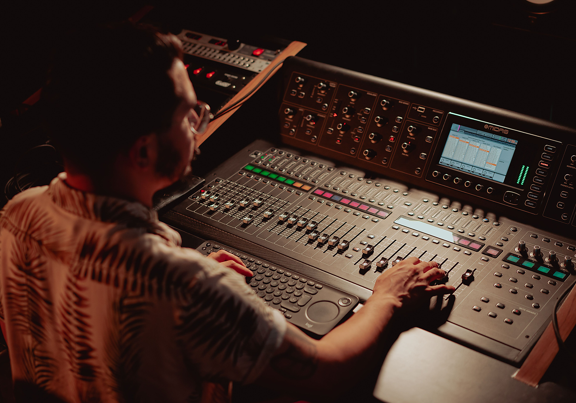 Concept visual for recording & podcast studios